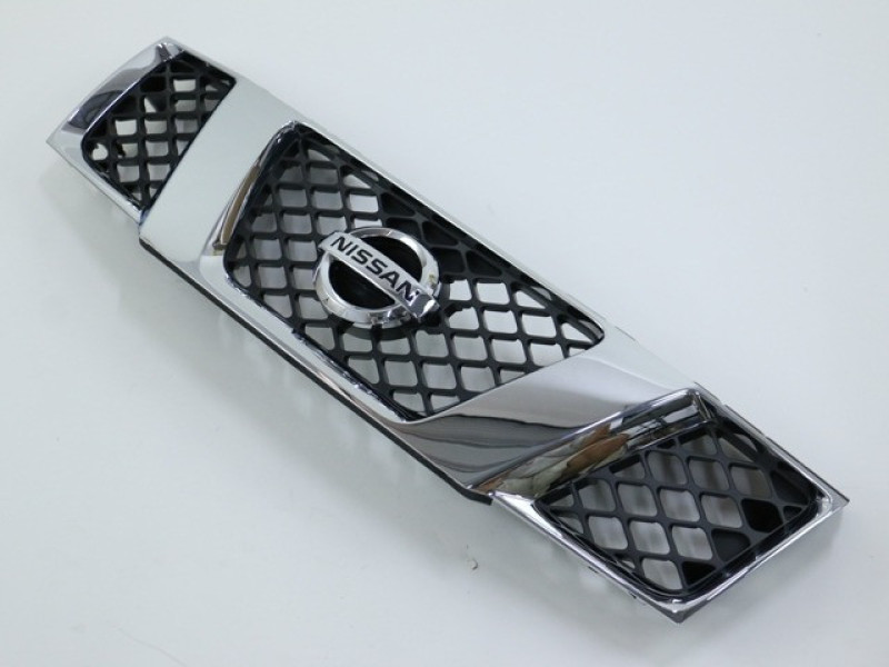 Решітка радіатора Nissan Pathfinder / Navara 05-10 (FPS) з хром. рамкою 62310JS500