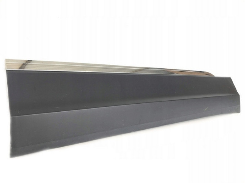 Накладка двері передньої VW Tiguan 17 - права (FPS) з молдингом хром