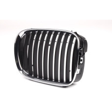 Решітка в капоті права BMW 5 E39 (Tempest) 51138159316