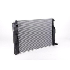 Радіатор охолодження двигуна Audi A4/A6, VW Passat 5 6 AT 95- (Van Wezel) 8D0121251AP