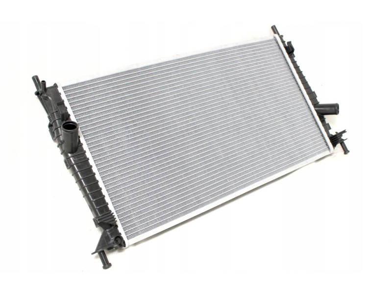 Радіатор охолодження двигуна Ford Focus/Mazda 3/Volvo S40 16/8 03- (Van Wezel) 3M5H8005RH