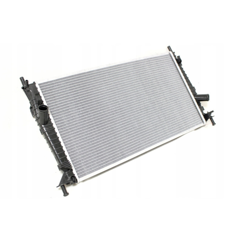 Радіатор охолодження двигуна Ford Focus/Mazda 3/Volvo S40 16/8 03- (Van Wezel) 3M5H8005RH