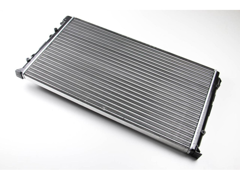 Радіатор охолодження двигуна Opel Movano/Renault Master D MT 98- (Van Wezel) 2140000QAM