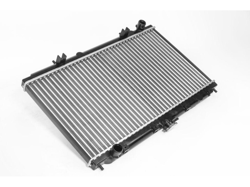 Радіатор охолодження двигуна Nissan Primera MT 96- (Van Wezel) 214102F000