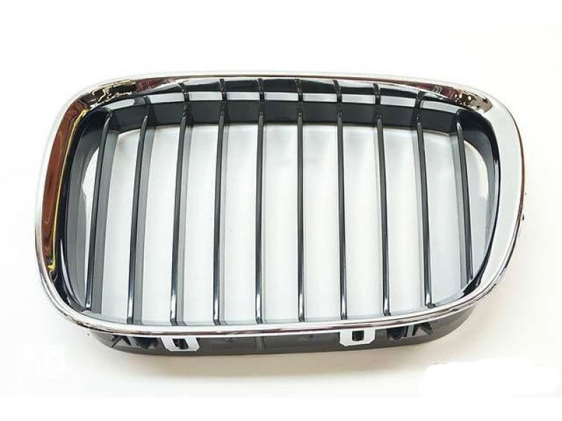 Решітка в капоті права BMW 5 E39 (Tempest) 51132497262