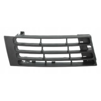 Решітка переднього бампера Audi A4 B5 99-01 права LKQ 8D0807346AA3FZ