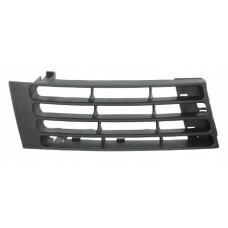 Решітка переднього бампера Audi A4 B5 99-01 права LKQ 8D0807346AA3FZ