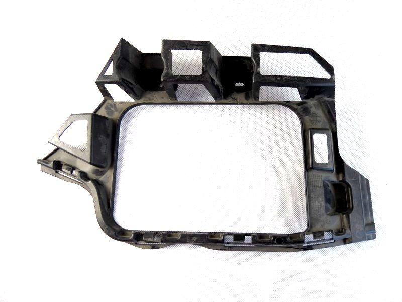 Кріплення заднього бампера праве VW Touareg 10-14 FPS