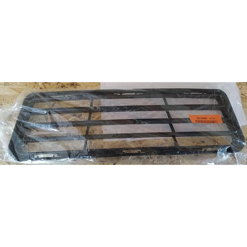 Решітка бампера передня середня Toyota Camry XV50 11-14 USA (Tempest)