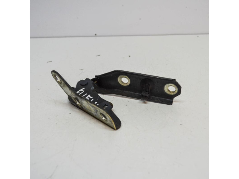 Петля капота ліва VW Polo 01-09 (Elit) 6Q0823301C