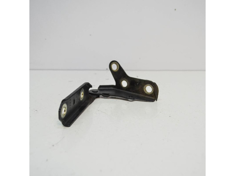 Петля капота права VW Polo 01-09 (Elit) 6Q0823302C