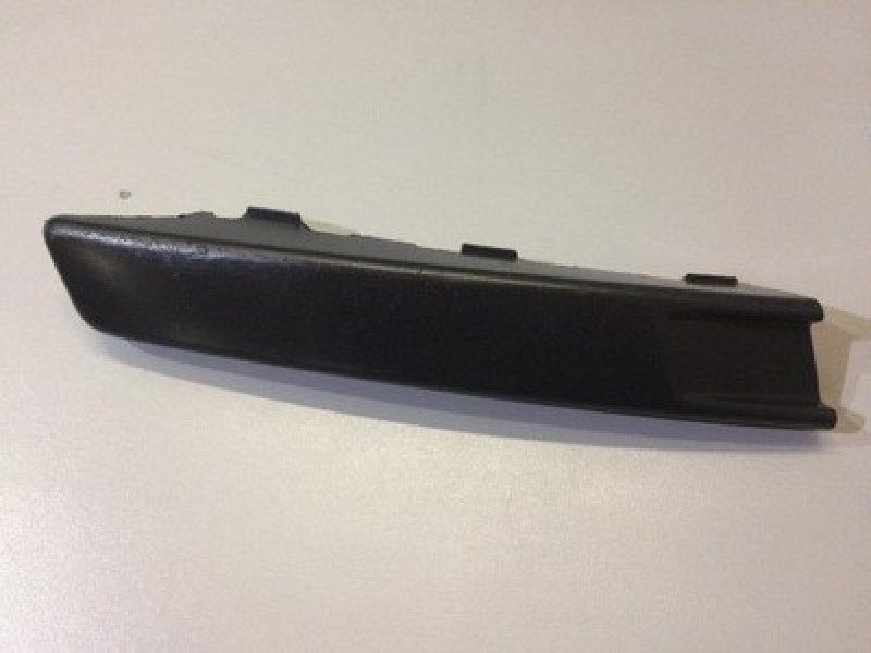 Молдинг переднього бампера правий VW Passat B6 (3C2) 05-10 (Elit) 3C0807646A GRU