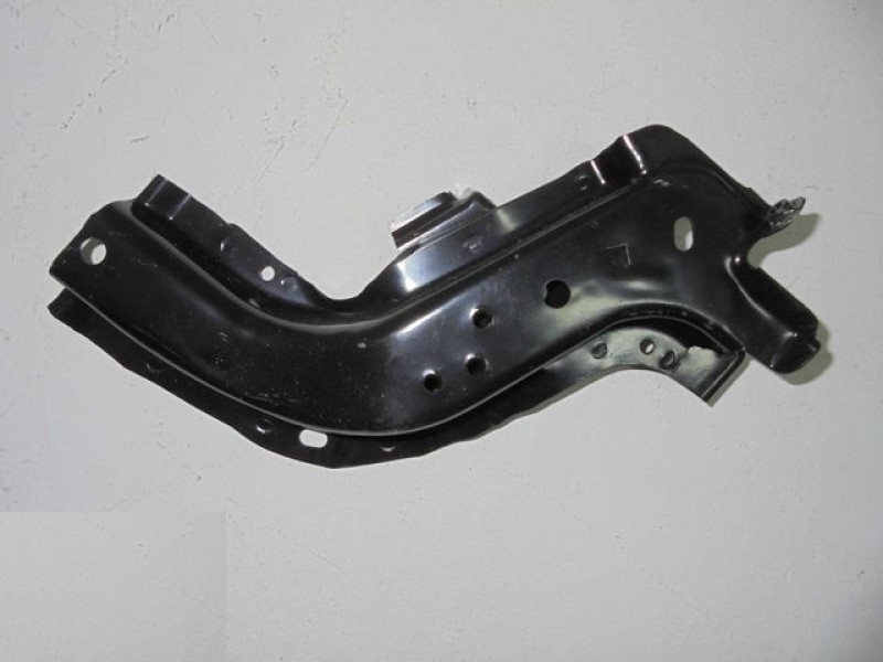 Ремчастина передньої панелі права Suzuki SX4 06-14 (Elit) 5811080J00