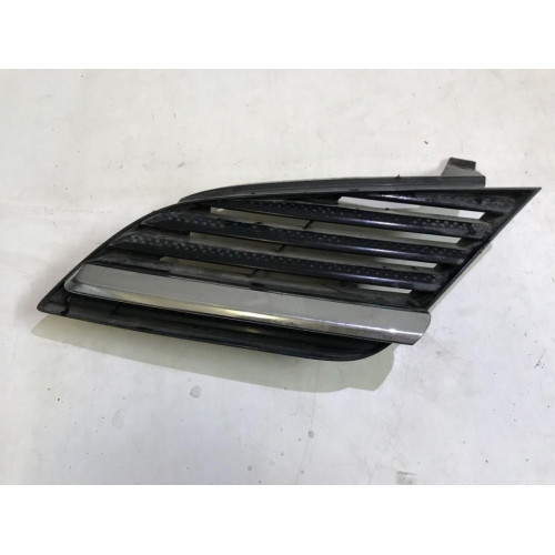 Решітка радіатора ліва Nissan Primera (P12) 02- (Elit) 62330-AU300