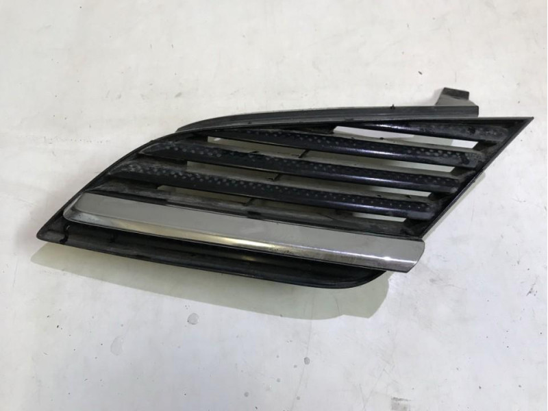 Решітка радіатора ліва Nissan Primera (P12) 02- (Elit) 62330-AU300