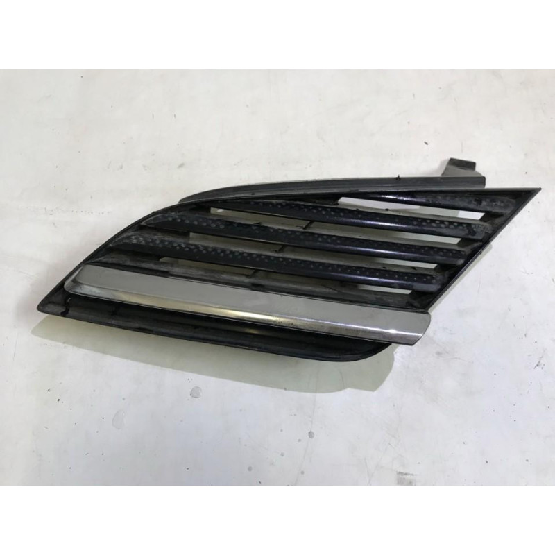 Решітка радіатора ліва Nissan Primera (P12) 02- (Elit) 62330-AU300