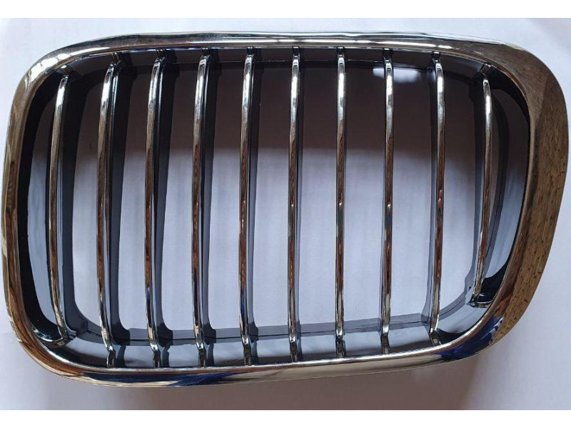 Решітка радіатора права BMW 3 e46 98-01 чорн/хром LKQ 51138208490