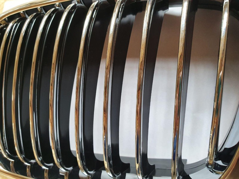 Решітка радіатора права BMW 3 e46 98-01 чорн/хром LKQ 51138208490