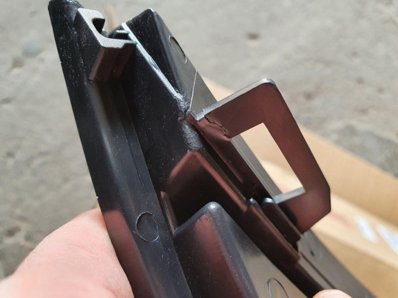 Решітка переднього бампера середня Honda CR-V 06-09 (Tempest) суцільнолита 