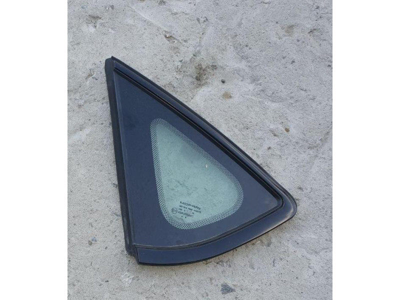 Скло заднє кузовне ліве Dodge Dart 1.4 T 13-16 форточка