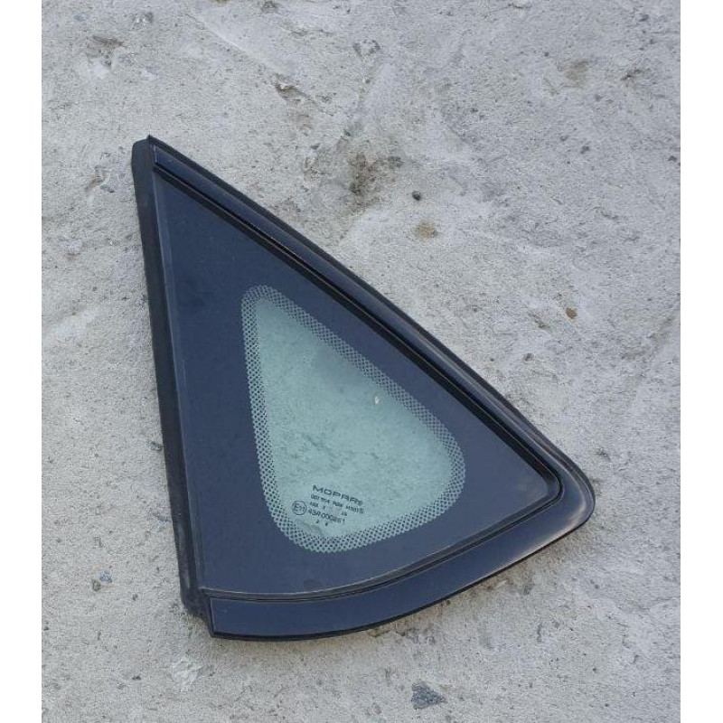 Скло заднє кузовне ліве Dodge Dart 1.4 T 13-16 форточка