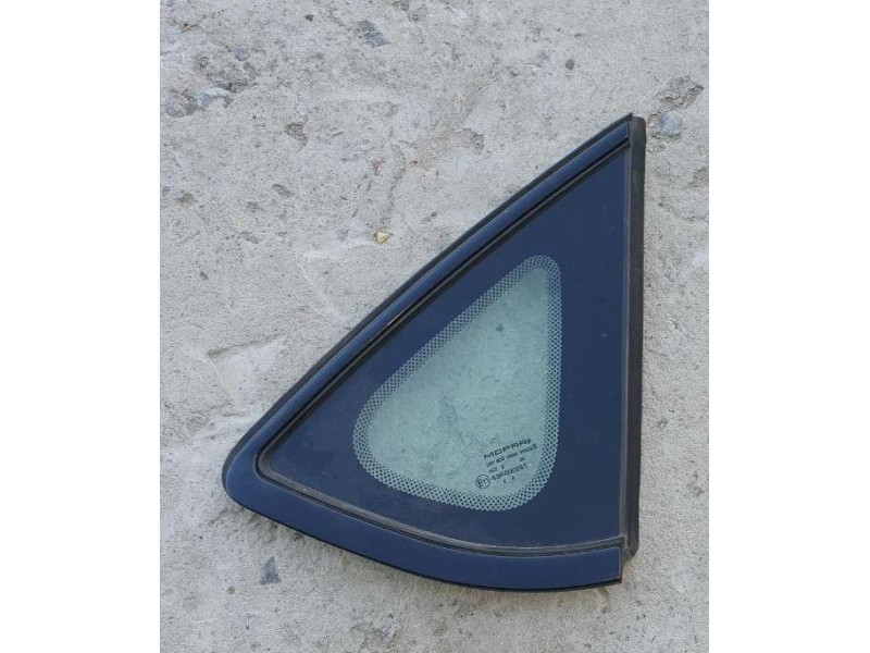 Скло заднє кузовне праве Dodge Dart 1.4 T 13-16 форточка