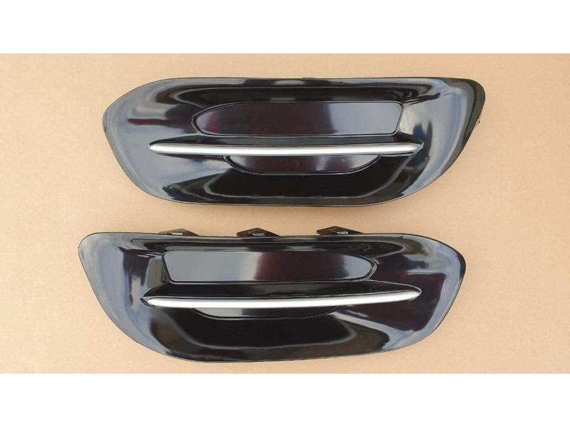 Решітка переднього бампера ліва Dodge Dart 13-16 (Tempest) без отвора, заглушка