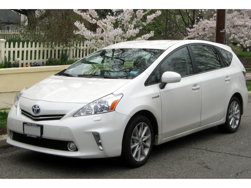 Передня фара права Toyota Prius V / Plus 12-15 (TYC) H11/HB3 8113047300