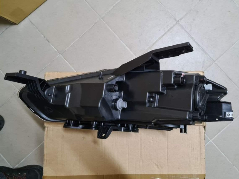 Фара передня права Dodge Dart 12-16 (Depo) механічна 68081388AH