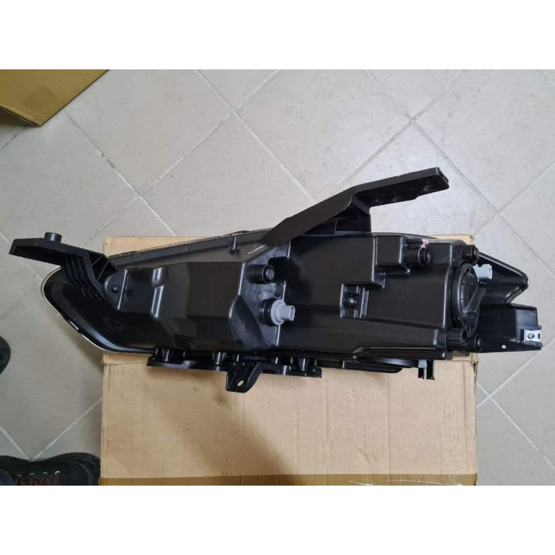 Фара передня права Dodge Dart 12-16 (TYC) механічна 68081388AH