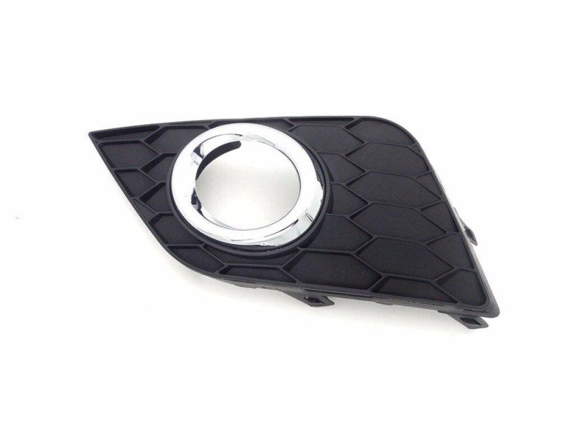 Решітка переднього бампера ліва Nissan Sentra 16-18 з отвором (Тайвань)