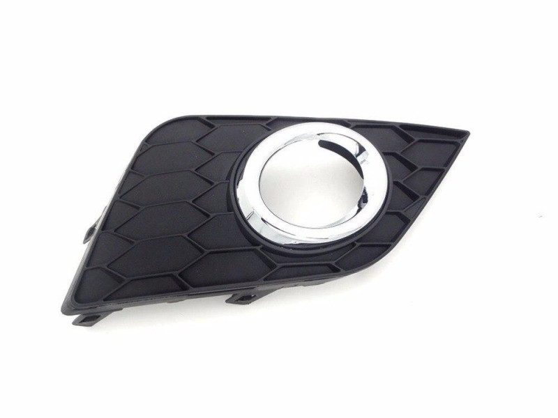 Решітка переднього бампера права Nissan Sentra 16-18 з отвором (Тайвань)