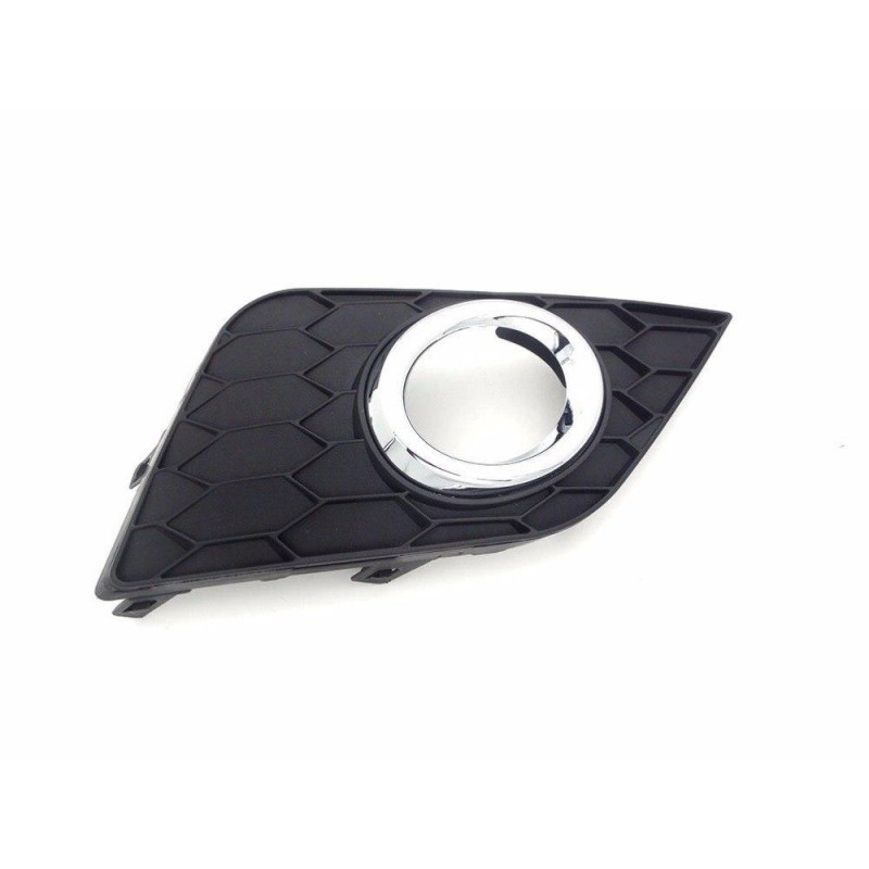 Решітка переднього бампера права Nissan Sentra 16-18 з отвором (Тайвань)