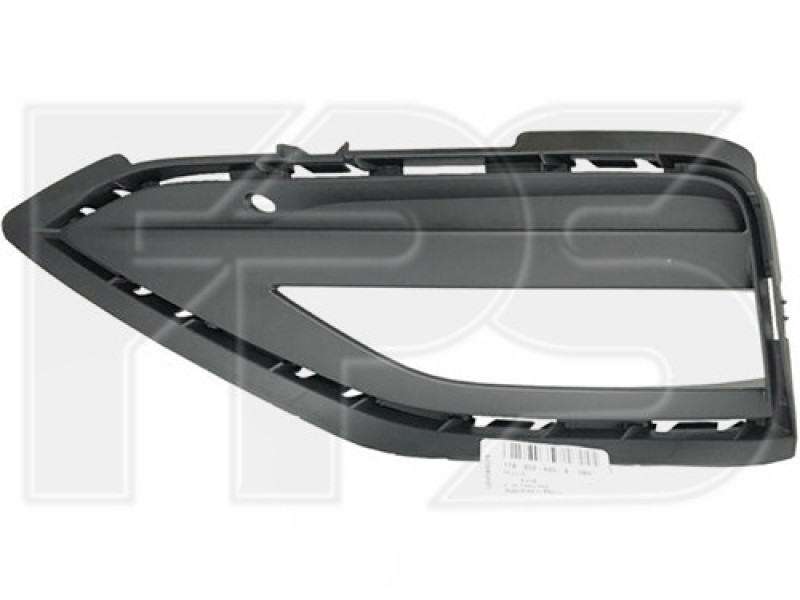 Решітка переднього бампера ліва VW Jetta 7 18- (Тайвань) з отвором