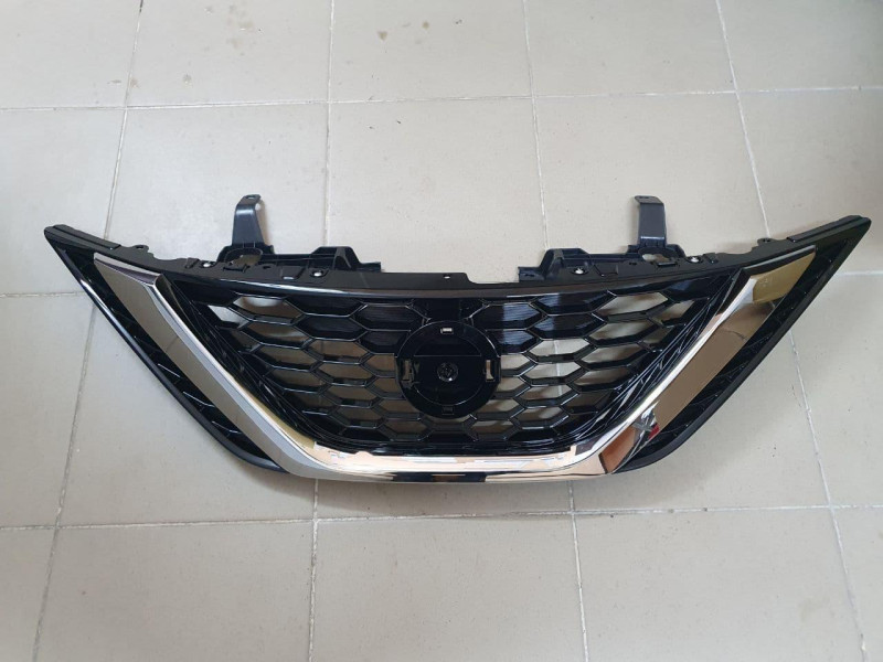Решітка радіатора Nissan Sentra 16 -18 (Тайвань) 623103YU0D