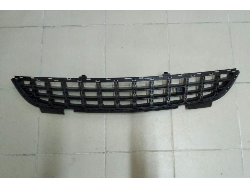 Решітка переднього бампера Opel Corsa D 11-14 (Elit) 1400871