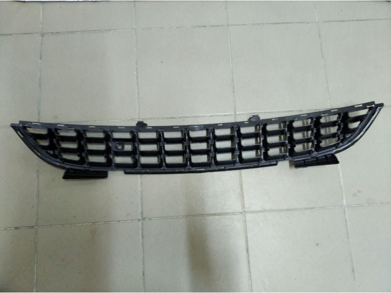 Решітка переднього бампера Opel Corsa D 11-14 (Elit) 1400871