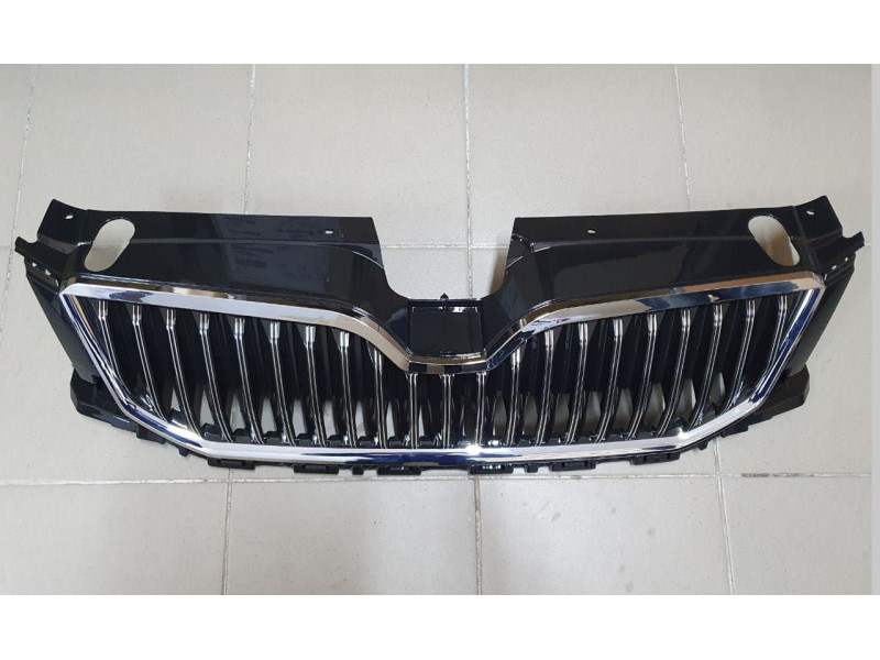Решітка радіатора Skoda Octavia A7 13-17 хром рамка (Tempest) 5E0853653QWA