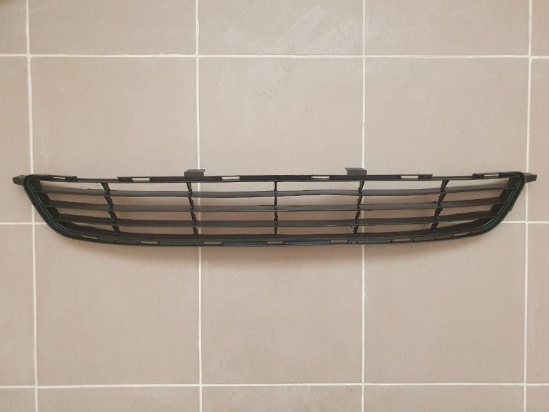 Решітка бампера Toyota Corolla 07-09 середня (FPS) 5311212131