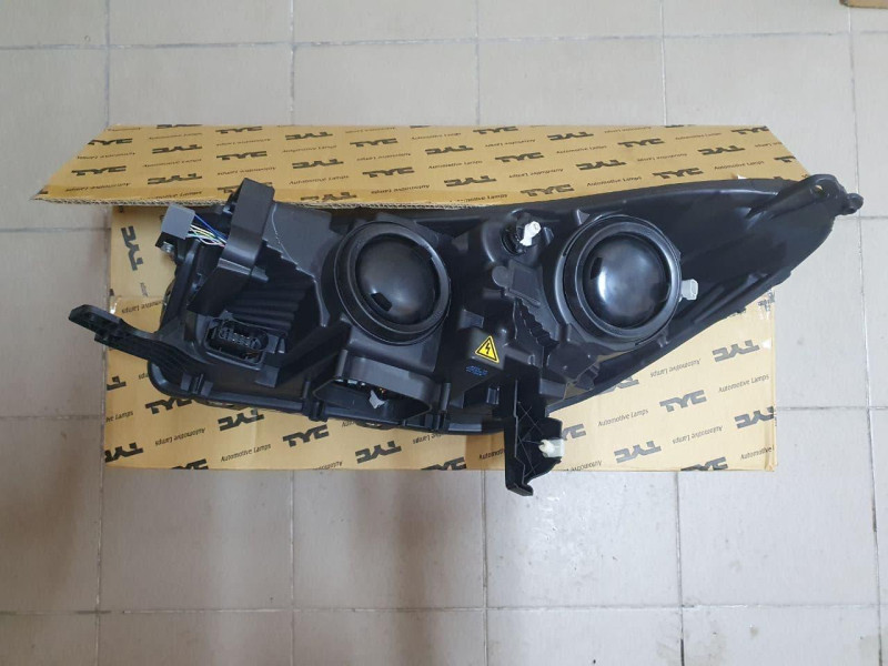 Передня фара права Ford Kuga / Escape 16- (TYC) мех. DS3 LED хром. xenon лінза GJ5Z13008G