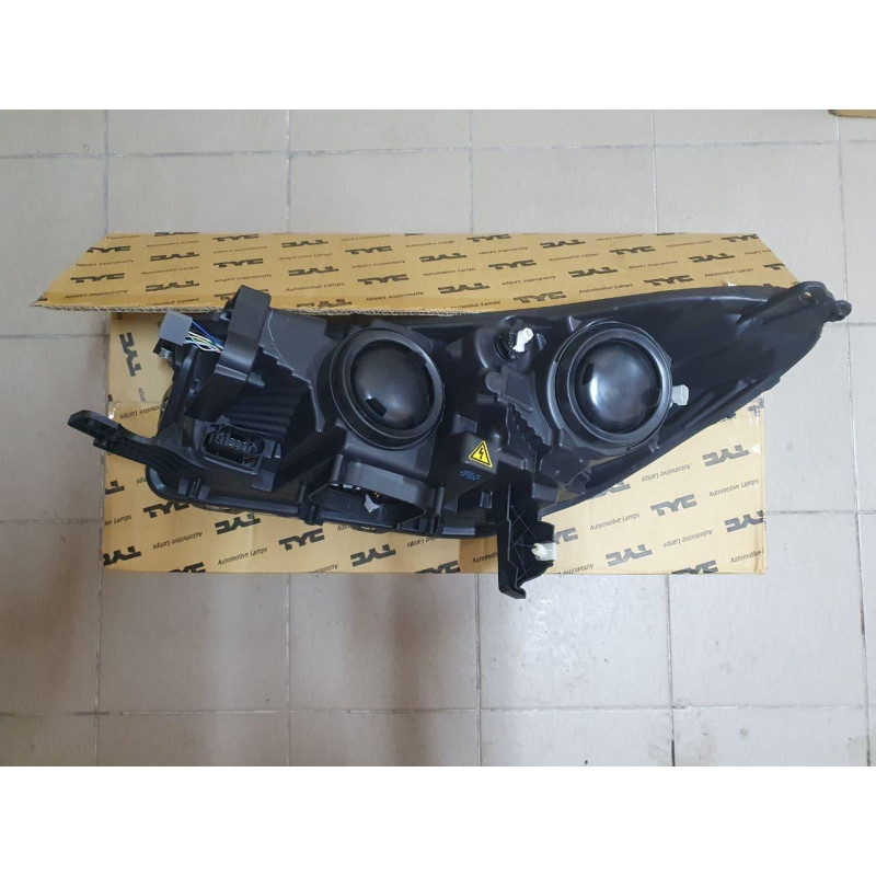 Передня фара права Ford Kuga / Escape 16- (TYC) мех. DS3 LED хром. xenon  лінза GJ5Z13008G