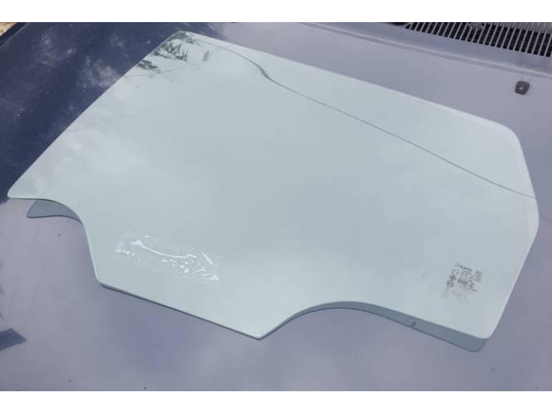 Скло дверне заднє ліве Nissan Qashqai 2006-2014 XYG