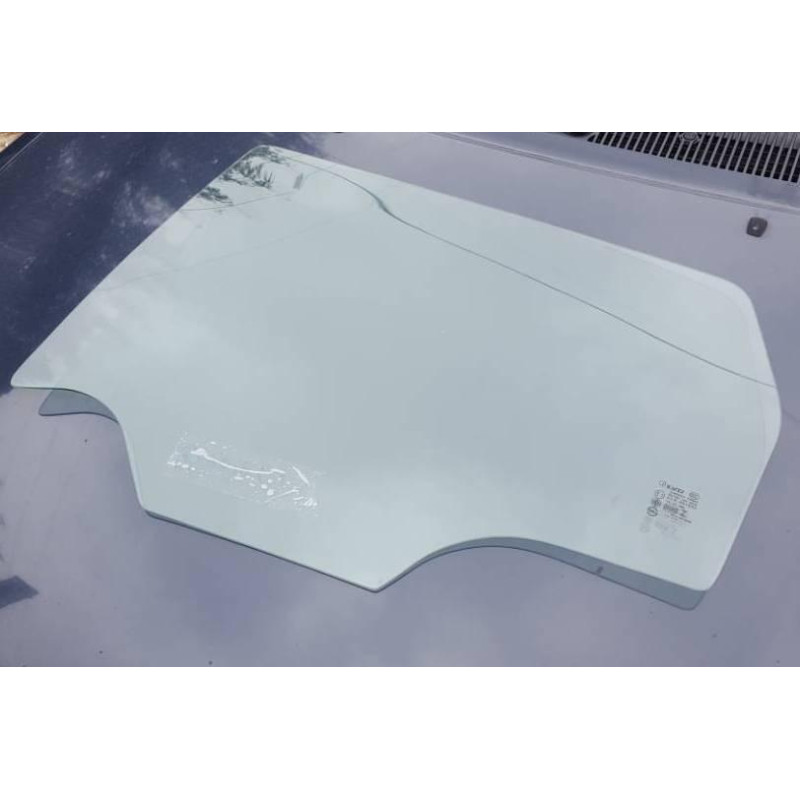 Скло дверне заднє ліве Nissan Qashqai 2006-2014 XYG