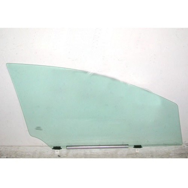 Бічне скло передніх дверей Toyota Avensis T27 09-18 ліве (Sekurit)