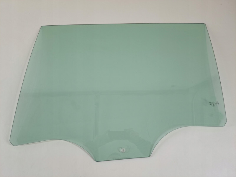 Скло дверне заднє ліве Skoda Superb 2015-2024 універсал SEKURIT