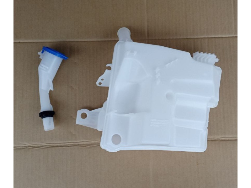 Бачок омивача один отвір Ford Focus 3 2011-2018 Китай BV6117B613AC