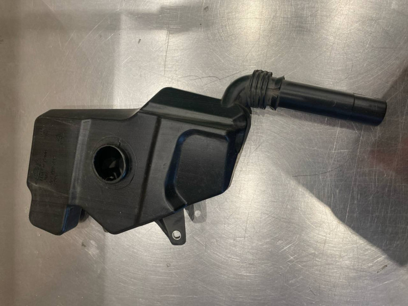 Бачок омивача верхня частина Audi A6 C7 2011-2018 FPS