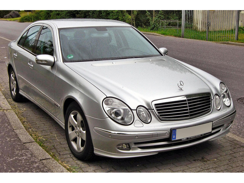 Бампер передній під омивач фар Mercedes E-Class W211Avantgarde 2003-2006 A2118800040