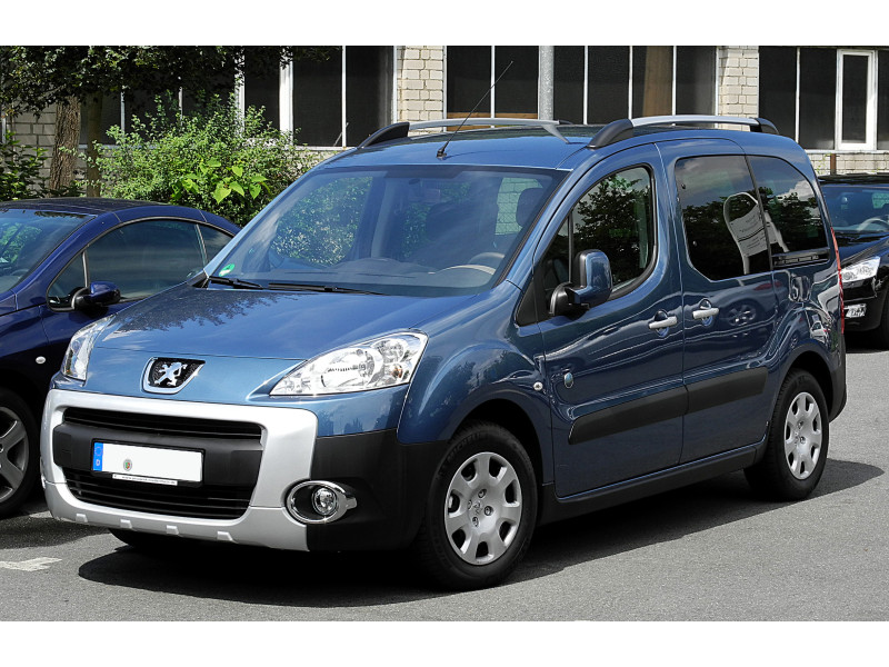 Бампер передній під велику накладку Citroen Berlingo II / Peugeot Partner II 2008-2012 FPS 2035904