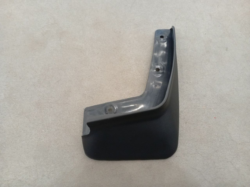 Бризговик передній правий Mitsubishi Lancer 9 04-08 (Китай)